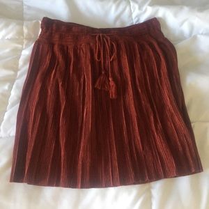 Pleated flowy skirt